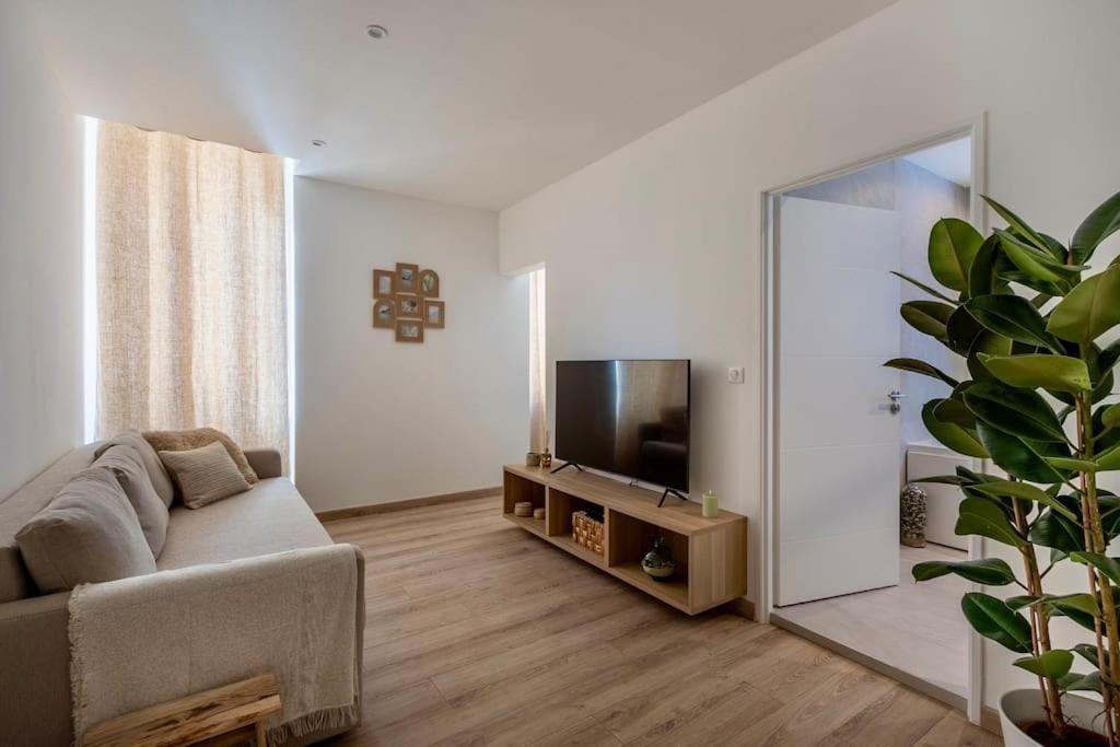 Apartment L'escale Mourillon - Plage, Balneo & Soleil *