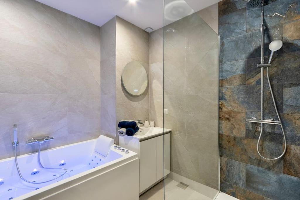 Apartment L'escale Mourillon - Plage, Balneo & Soleil
