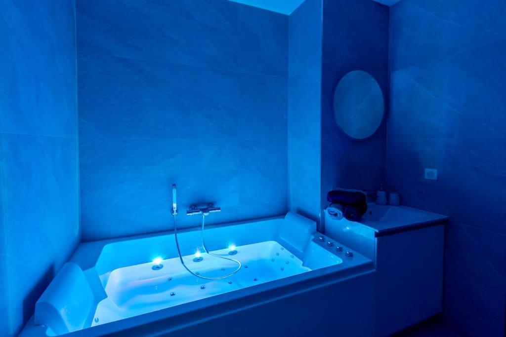 Apartment L'escale Mourillon - Plage, Balneo & Soleil *